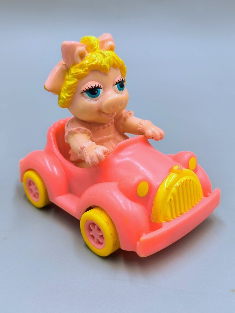 McDonalds Muppet Babies Miss Piggy Figure in Pink Convertible Car Happy Meal Toy